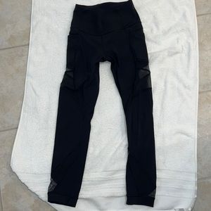 Lululemon pants with mesh and side pockets on both sides